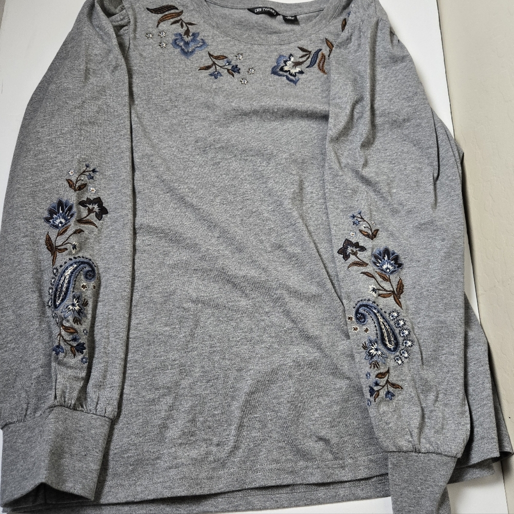 DRIFTWOOD Shirt Size XL Clare Long Sleeve Crew Moody Paisley Floral Embroidered - Picture 4 of 12